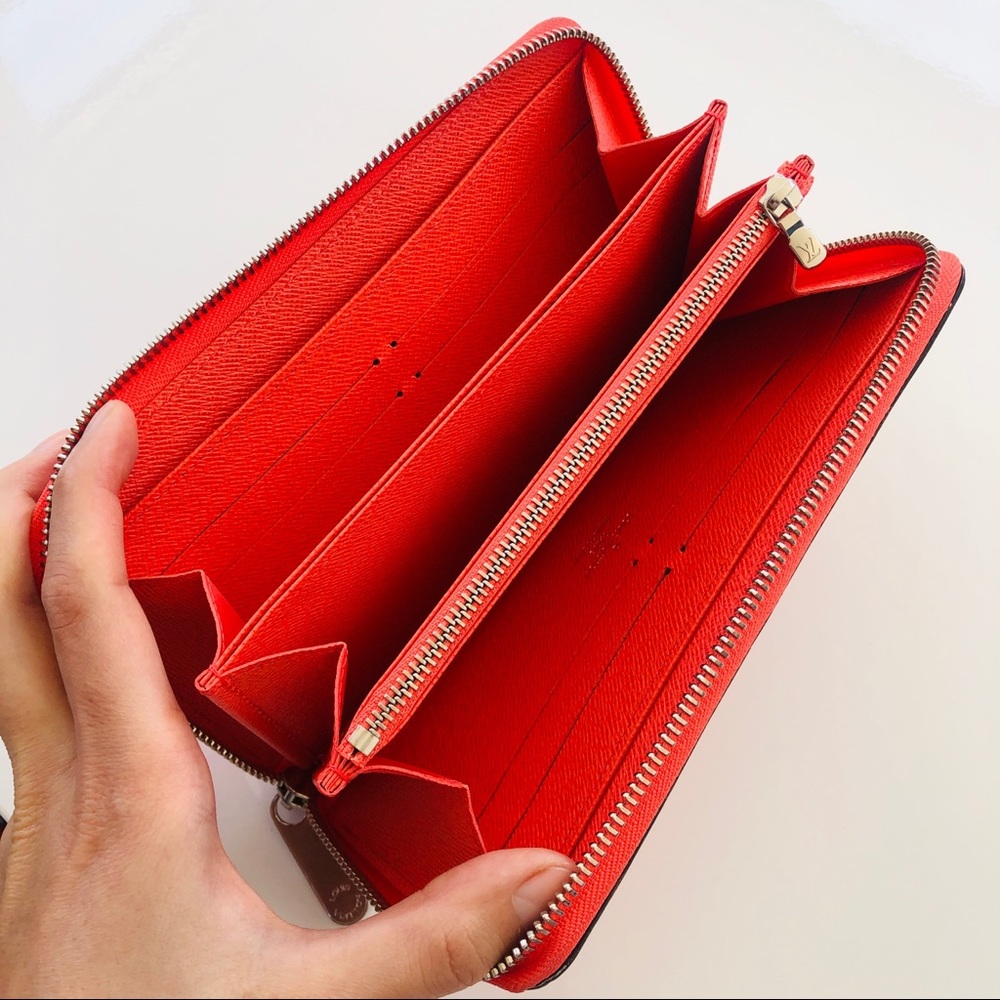 LV Epi leather wallet - Picture 3 of 9